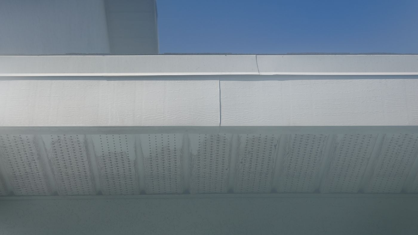 Fascia joint and soffit panels with staining